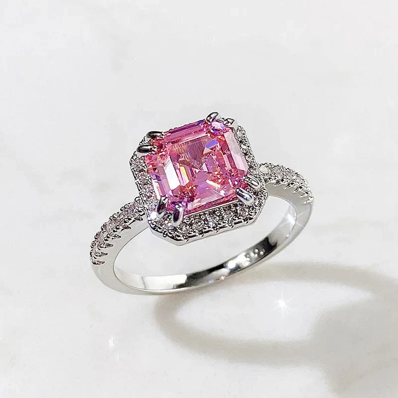 Anello con pietra preziosa vintage