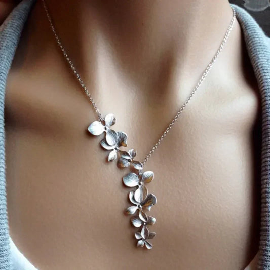 Collana di fiori vintage