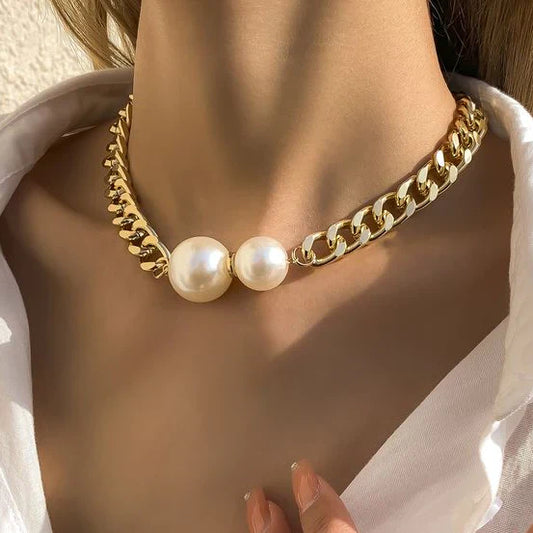 Elegante collana con due perle