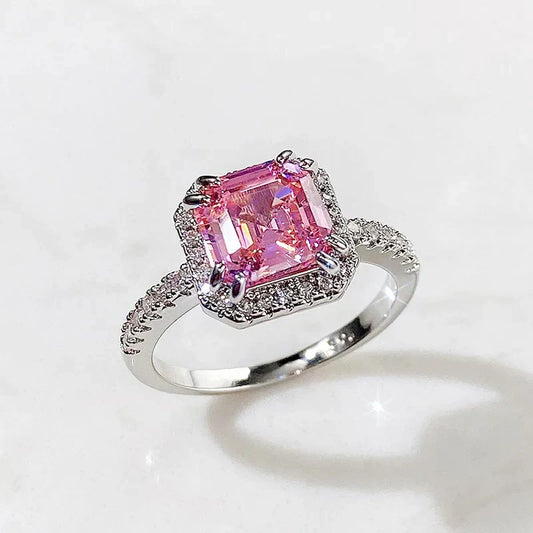 Anello con pietra preziosa vintage